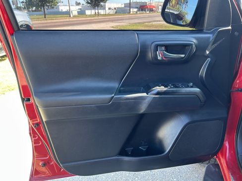 Used 2019 Toyota Tacoma SR5 image 12