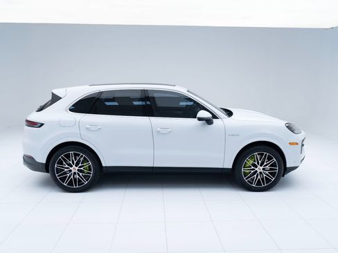 New 2025 Porsche Cayenne E-Hybrid image 8