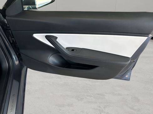 Used 2020 Tesla Model 3 Standard Range image 13
