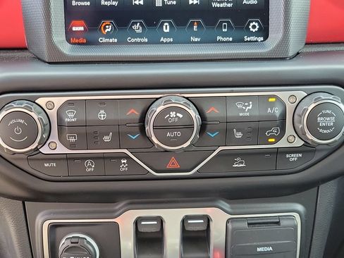 Used 2021 Jeep Wrangler Rubicon AWD/4WD image 24