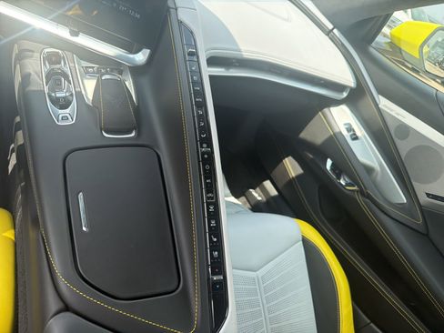 Used 2022 Chevrolet Corvette Stingray Premium Conv w/ Z51 Performance Package RWD image 22