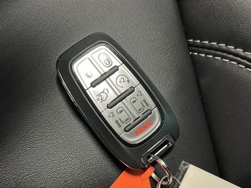 New 2026 Chrysler Pacifica Select image 32