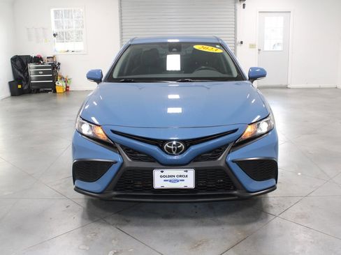 Used 2023 Toyota Camry SE image 3