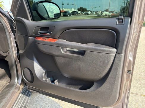 Used 2014 GMC Yukon SLE image 14