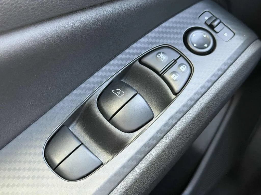 Used 2025 Nissan Altima 2.5 S FWD image 24