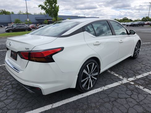 Used 2022 Nissan Altima 2.5 SR FWD image 11