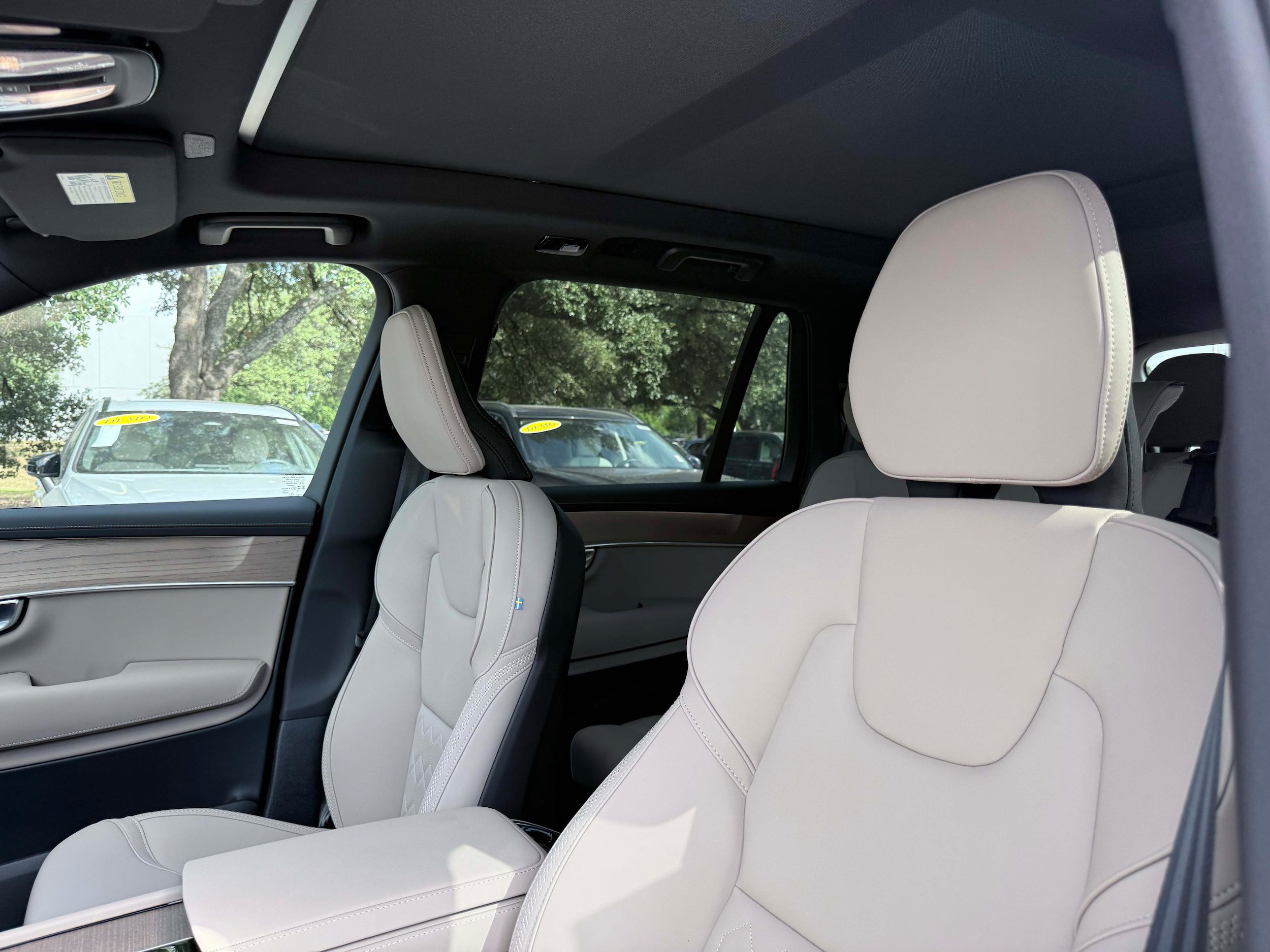 New 2026 Volvo XC90 T8 Plus w/ Protection Package Premier AWD/4WD image 13