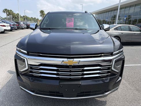 Used 2025 Chevrolet Suburban Premier RWD image 5