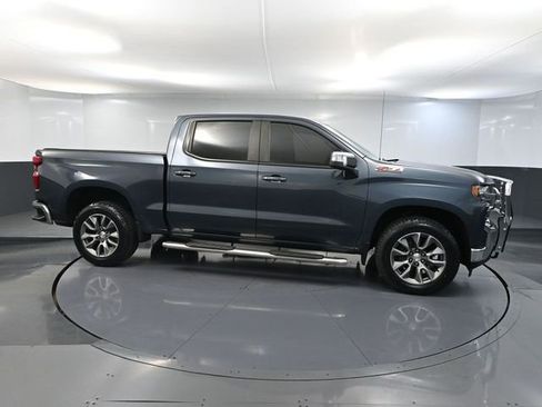 Used 2022 Chevrolet Silverado 1500 LT AWD/4WD image 3