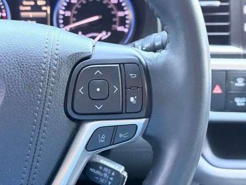 Used 2019 Toyota Highlander Limited FWD image 16