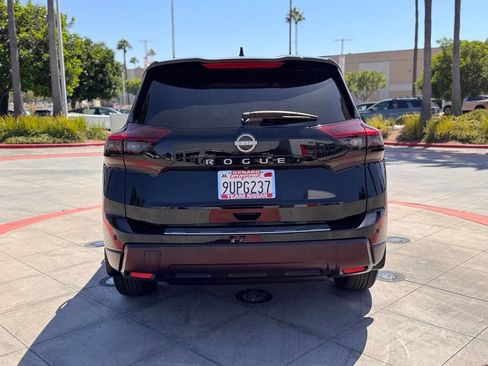 Certified 2025 Nissan Rogue SV FWD image 7