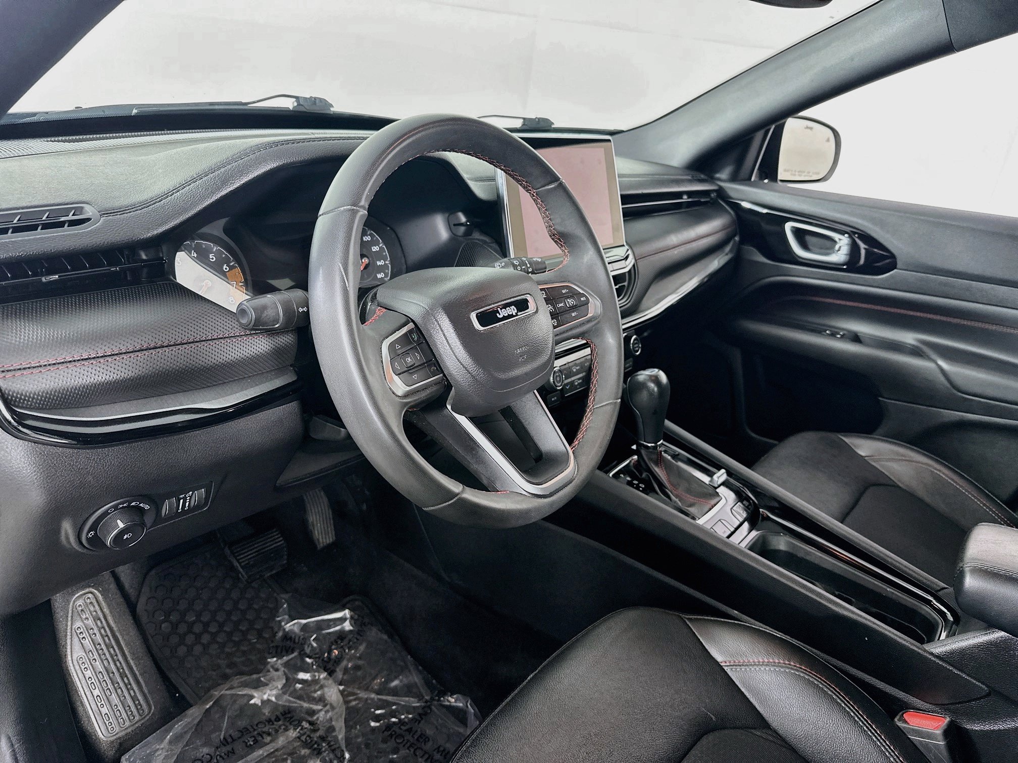 Used 2023 Jeep Compass Trailhawk AWD/4WD image 9