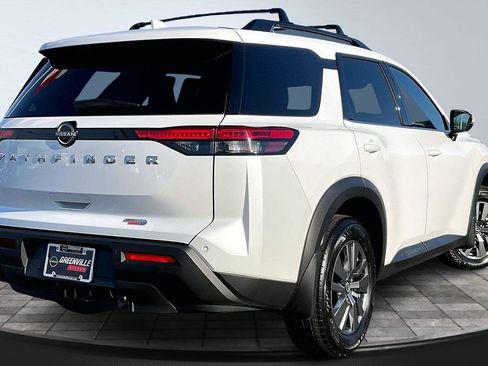 Used 2025 Nissan Pathfinder SV w/ SV Premium Package image 13