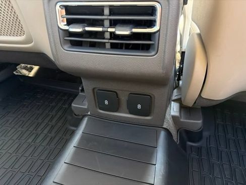 Used 2024 Lincoln Corsair AWD w/ Equipment Group 101A image 17