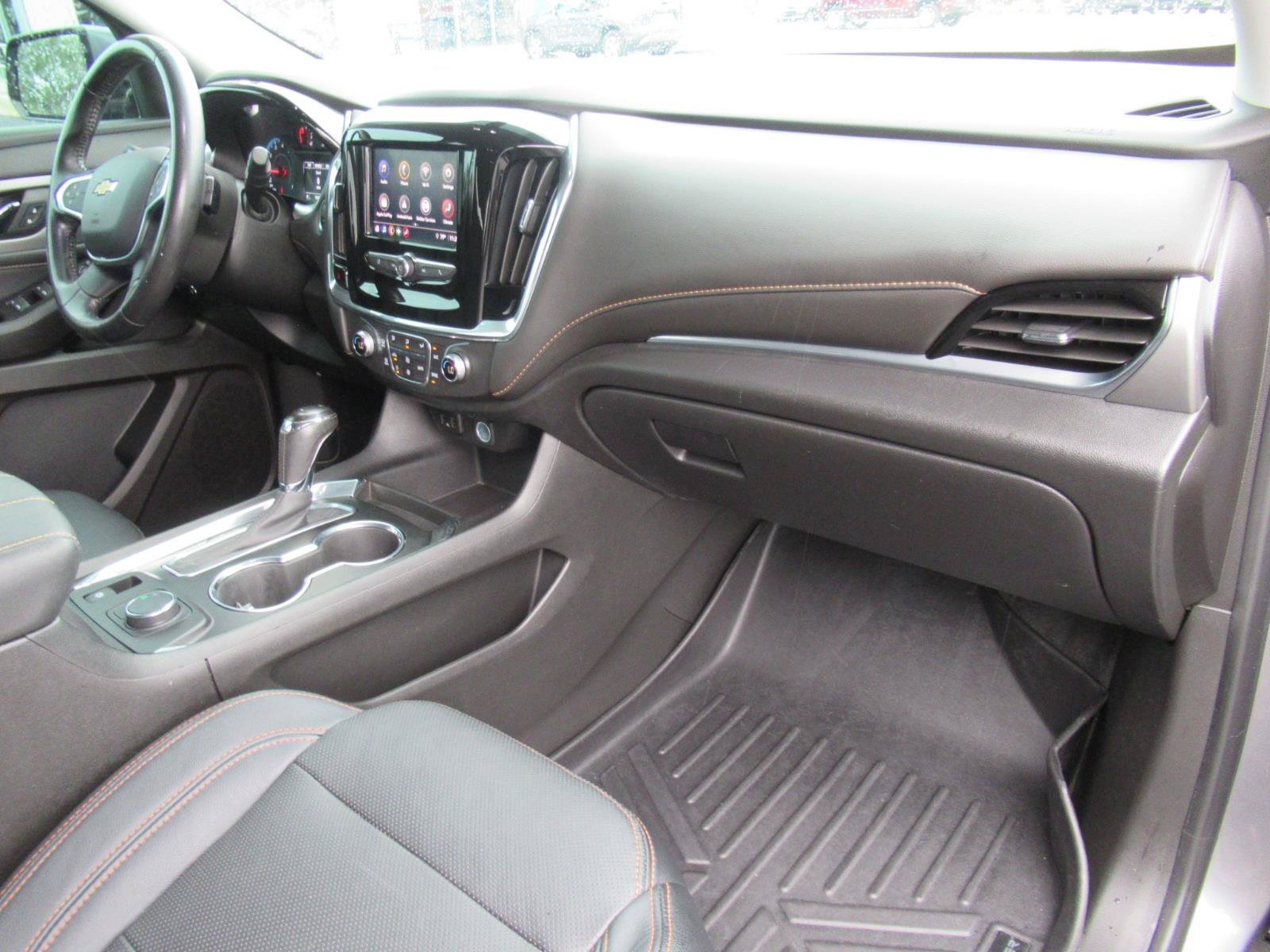 Used 2020 Chevrolet Traverse LT FWD image 13