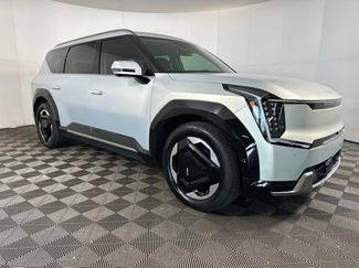 Used 2024 Kia EV9 Land video 2