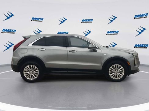 Certified 2024 Cadillac XT4 Luxury w/ Cold Weather Package image 9
