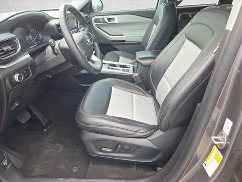 Used 2023 Ford Explorer XLT w/ Equipment Group 202A RWD image 16