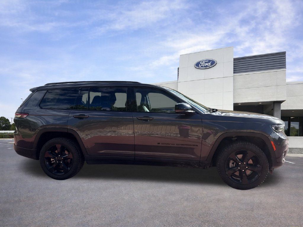 Used 2023 Jeep Grand Cherokee L Laredo AWD/4WD image 9