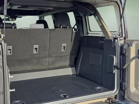 New 2025 Ford Bronco Badlands image 9