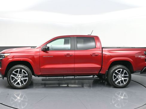 Used 2024 Chevrolet Colorado Z71 w/ Z71 Convenience Package 2 image 4