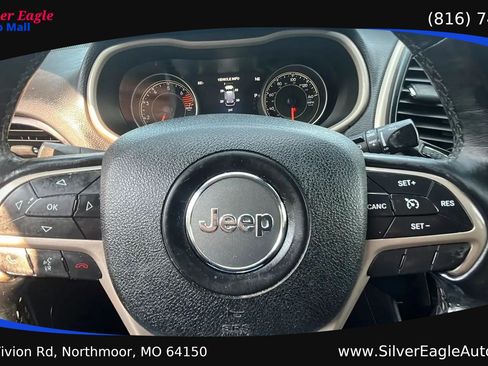 Used 2017 Jeep Cherokee Limited AWD/4WD image 16