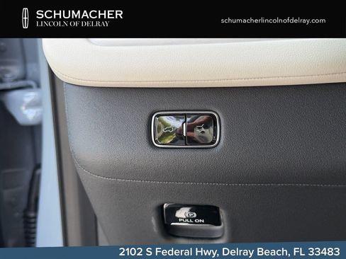 New 2026 Lincoln Navigator Premiere AWD/4WD image 25