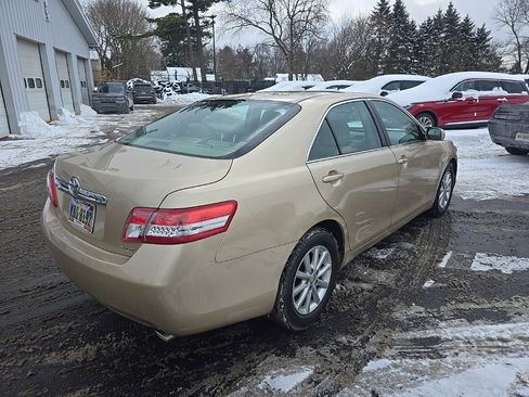 Used 2011 Toyota Camry XLE image 4