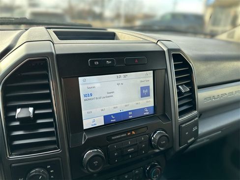 Used 2022 Ford F250 XLT w/ XLT Premium Package image 12