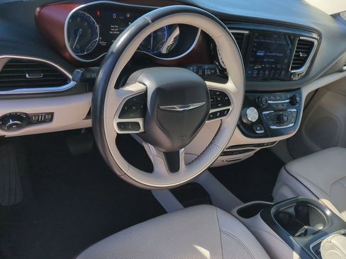 Used 2020 Chrysler Pacifica Limited w/ Tire & Wheel Group image 10