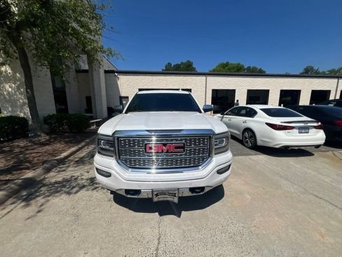 Used 2017 GMC Sierra 1500 Denali AWD/4WD image 3