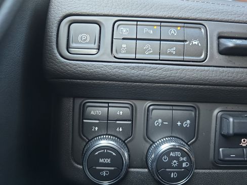 Used 2023 GMC Yukon XL Denali w/ Denali Reserve Package image 24