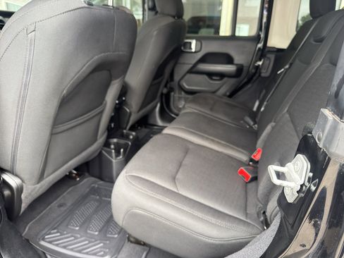Used 2020 Jeep Wrangler Unlimited Sahara AWD/4WD image 9