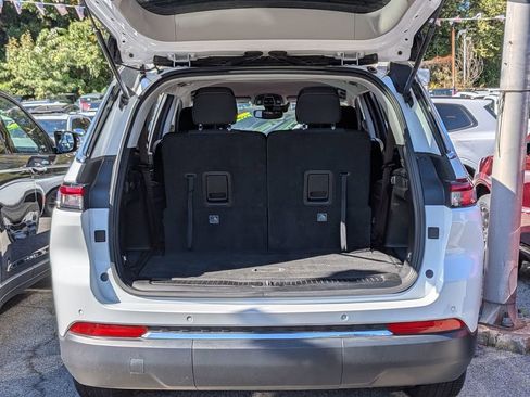 Used 2024 Jeep Grand Cherokee L Laredo image 8