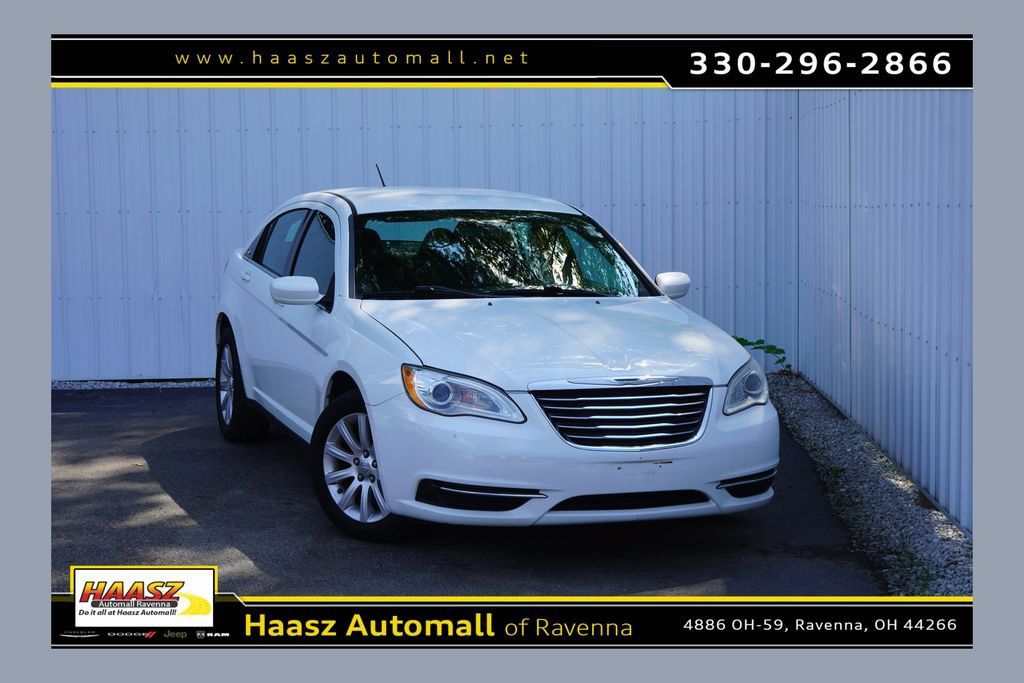 Used 2013 Chrysler 200 Touring FWD image 1