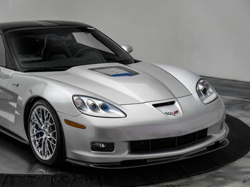 Used 2010 Chevrolet Corvette ZR1 w/ Preferred Equipment Group RWD image 31