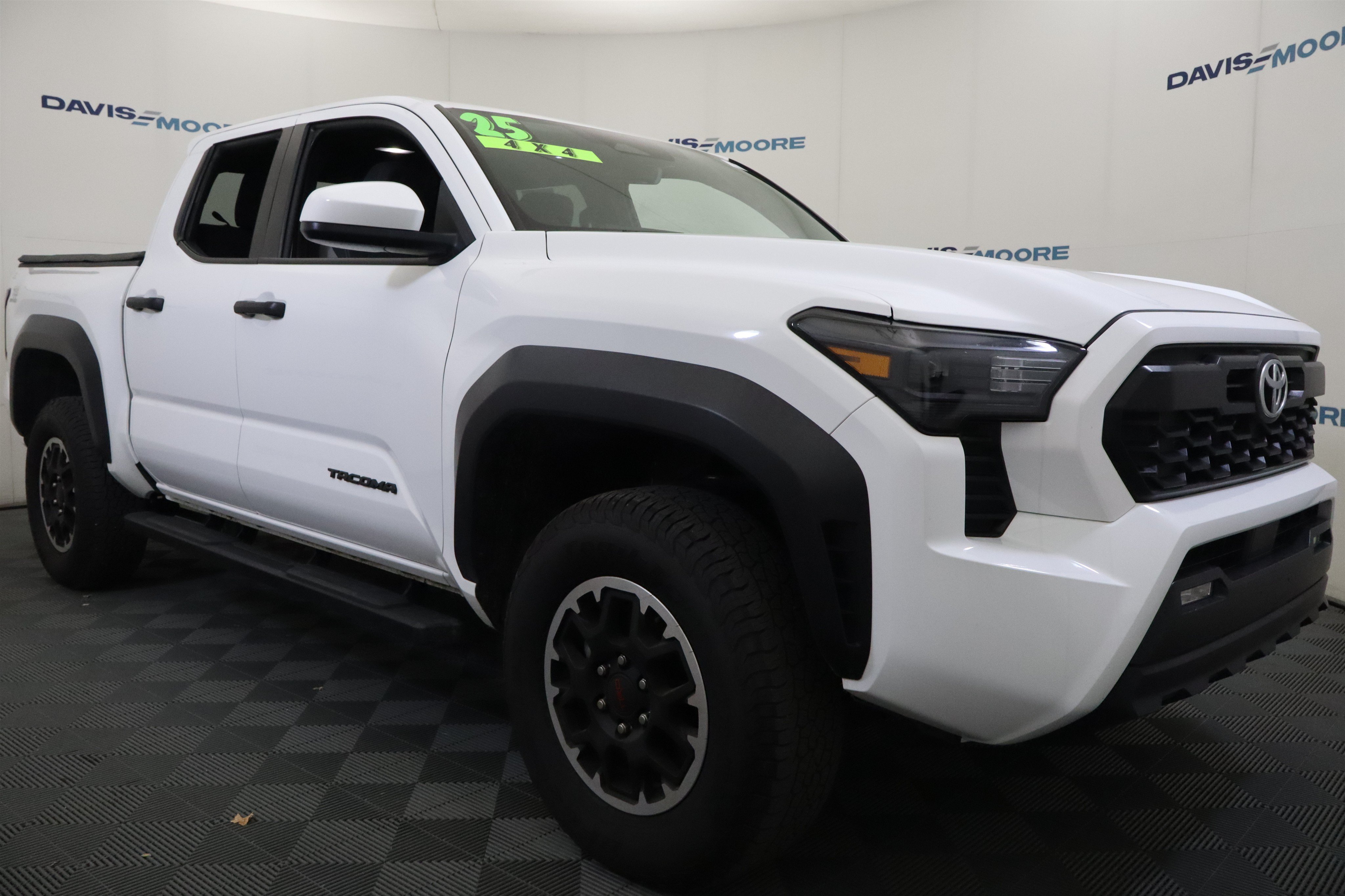 Used 2025 Toyota Tacoma TRD Off-Road AWD/4WD image 3