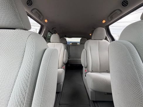 Used 2011 Toyota Sienna LE w/ Towing Pkg AWD/4WD image 21