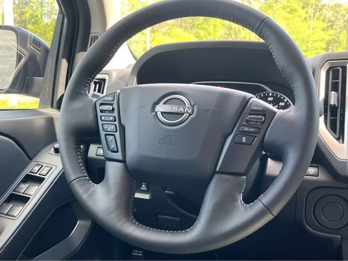 Used 2025 Nissan Frontier SV RWD image 18