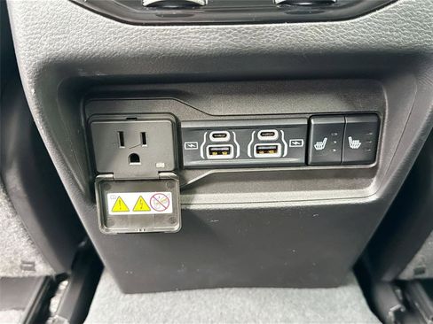 Used 2023 Jeep Grand Cherokee Limited image 26