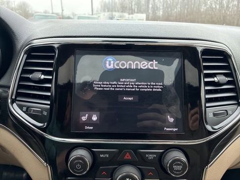 Used 2019 Jeep Grand Cherokee Limited image 21