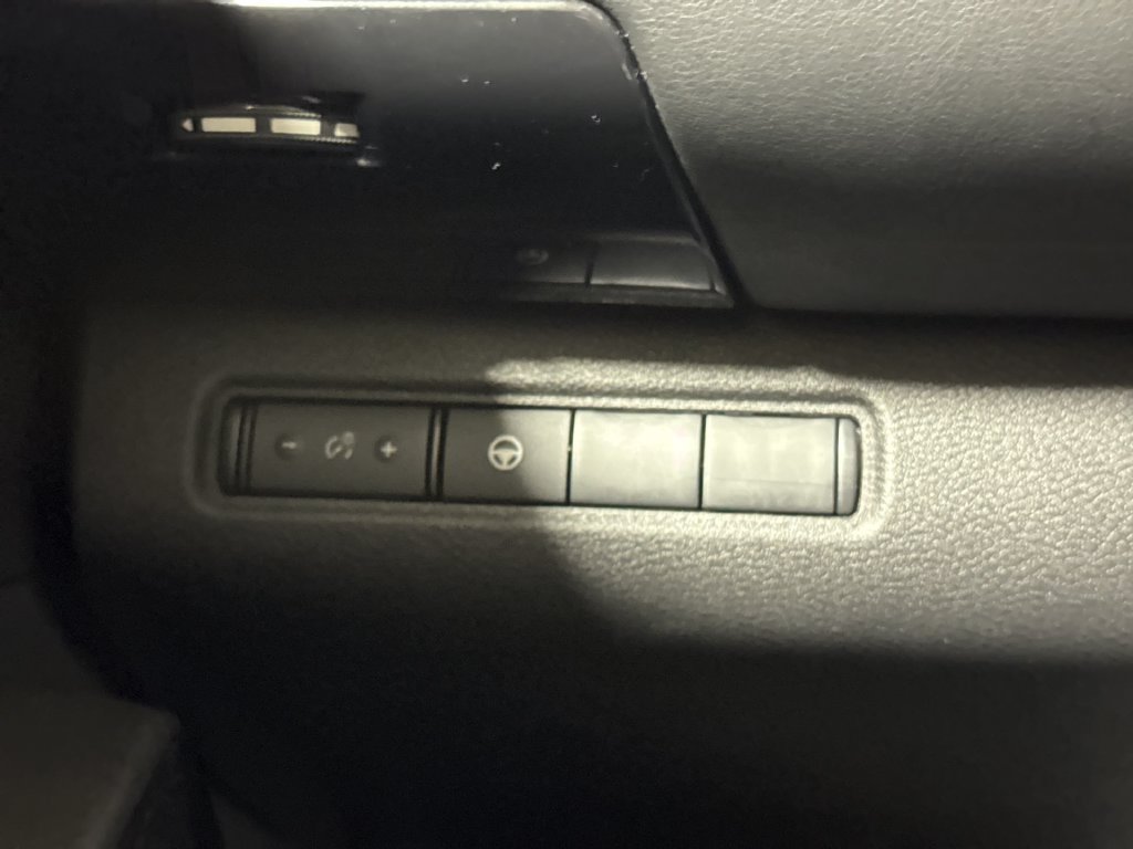 Used 2024 Nissan Pathfinder SV AWD/4WD image 18