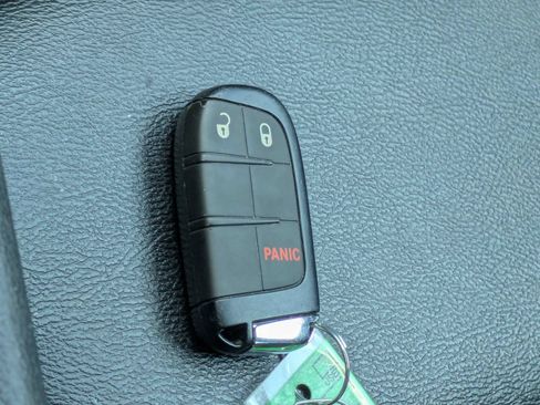 Used 2024 Jeep Compass Latitude AWD/4WD image 27