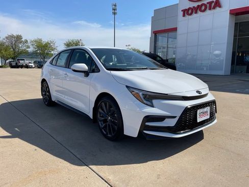 Used 2026 Toyota Corolla SE FWD image 1