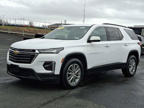 Used 2023 Chevrolet Traverse LT image 3