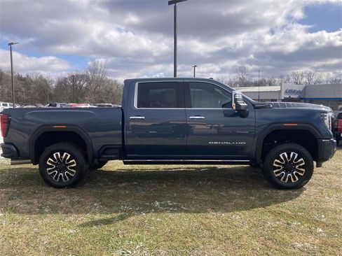 Used 2025 GMC Sierra 2500 Denali Ultimate image 2