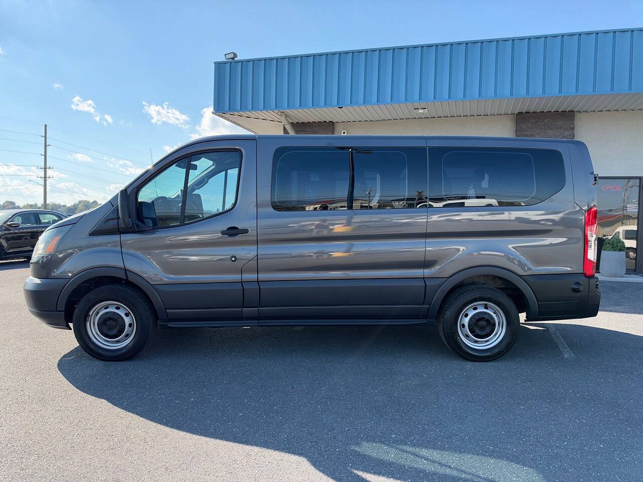 Used 2017 Ford Transit 150 XL RWD image 37