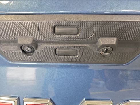 Used 2024 GMC Sierra 1500 SLT image 13