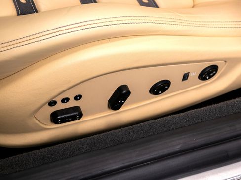 Used 2011 Ferrari California image 27