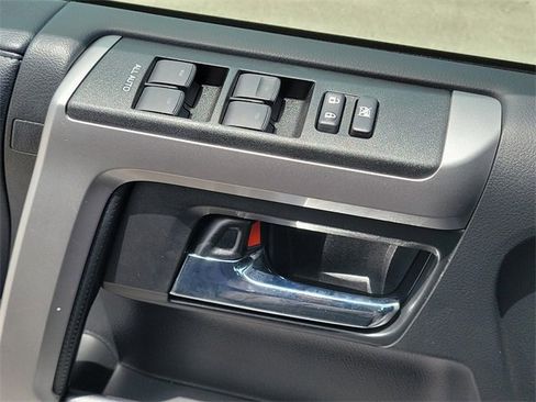 Used 2020 Toyota 4Runner SR5 image 32